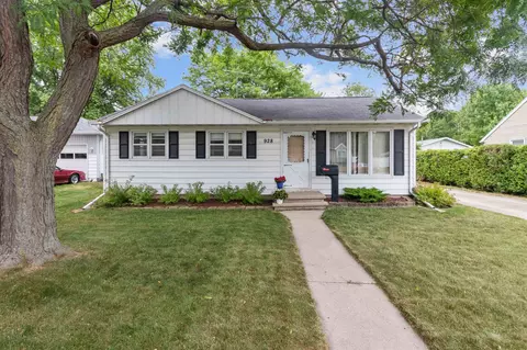 928 9th St, Menasha, WI 54952