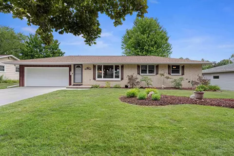 561 Zelas Dr, Green Bay, WI 54311
