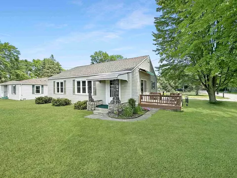 4400 N Shore Dr, Menominee, MI 49858