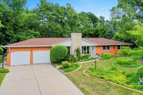 706 Mt Mary Dr, Green Bay, WI 54311
