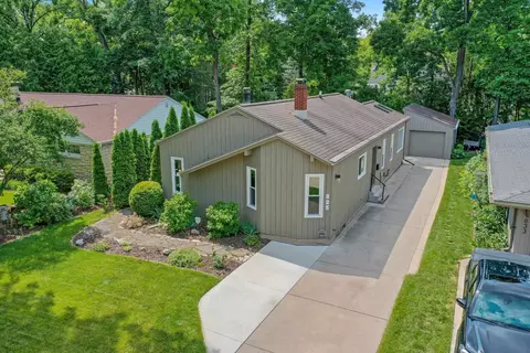 825 Urbandale Ave, De Pere, WI 54115