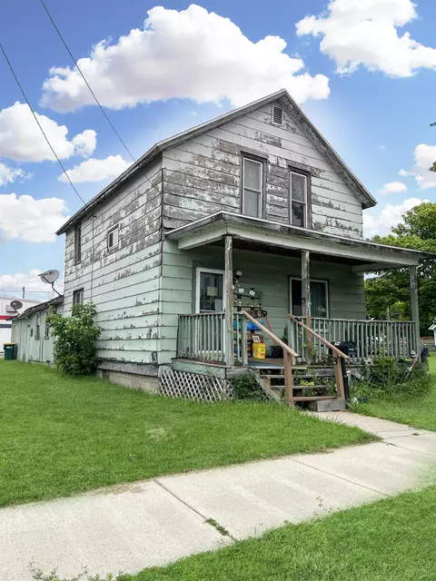 54 W Russell St, Marinette, WI 54143