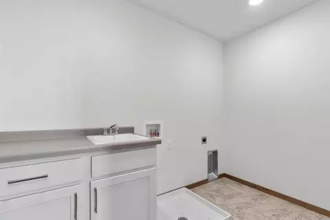 Bath - 2956 E Aquamarine Ave, Appleton, WI 54913 photo 8 of 8