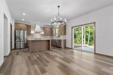 Kitchen - 2956 E Aquamarine Ave, Appleton, WI 54913 photo 6 of 7