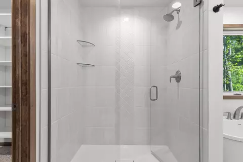Bath - 2956 E Aquamarine Ave, Appleton, WI 54913 photo 6 of 8