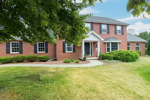 1854 Greenbriar Trl, Oshkosh, WI 54904