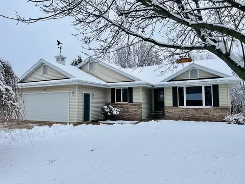 116 Crystal Springs Dr, Hortonville, WI 54944