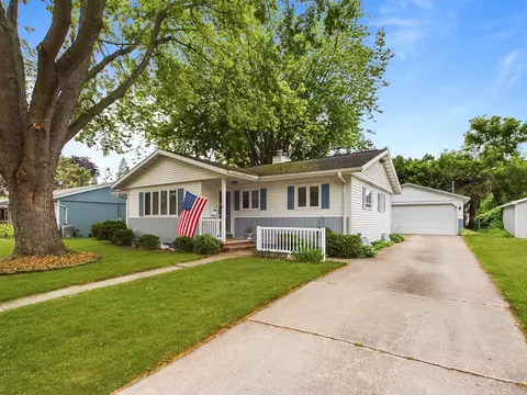 2335 Minerva St, Oshkosh, WI 54901