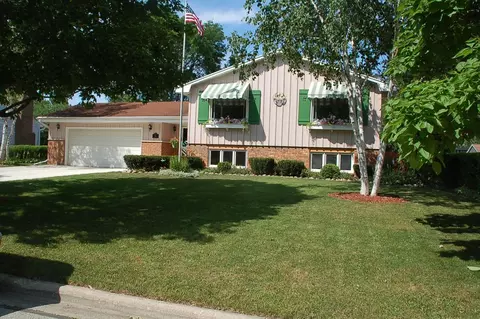 611 Briar Ct, Green Bay, WI 54301