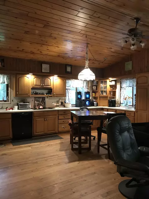 n9125 Deep Woods Lane, Gresham, WI 54128 photo 5