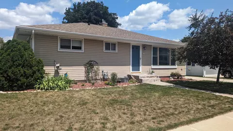 136 E Wilson St, Valders, WI 54245
