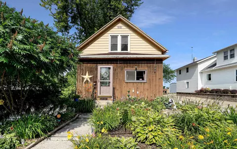2333 Prospect St, New Holstein, WI 53061
