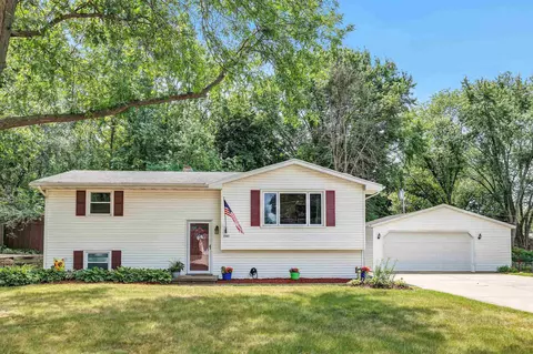 2583 Oakwood Dr, Green Bay, WI 54304