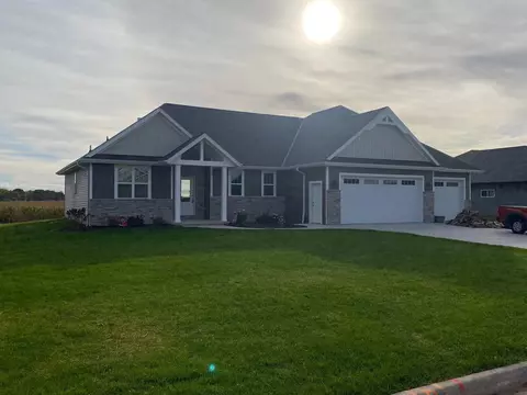 1058 Nutmeg Dr, De Pere, WI 54115