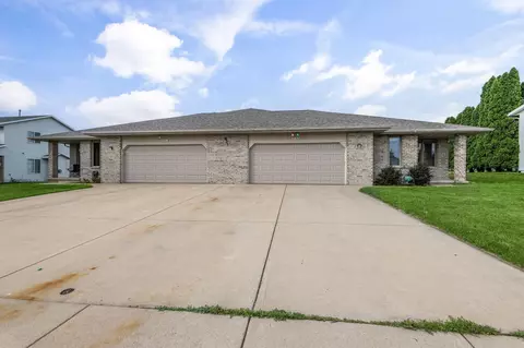 2781 Aquarius Rd, Green Bay, WI 54311
