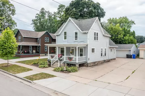 527 N Center St, Appleton, WI 54911