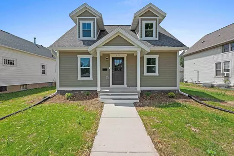 421 4th St, Green Bay, WI 54304