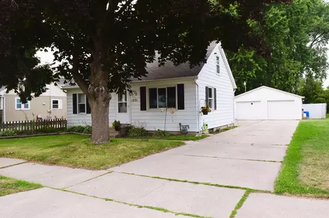 1231 Doblon St, Green Bay, WI 54302