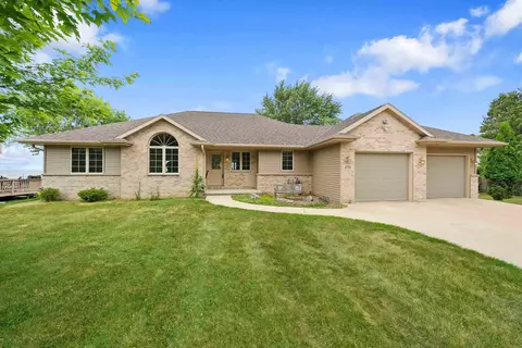 2731 E Shore Dr, Green Bay, WI 54302