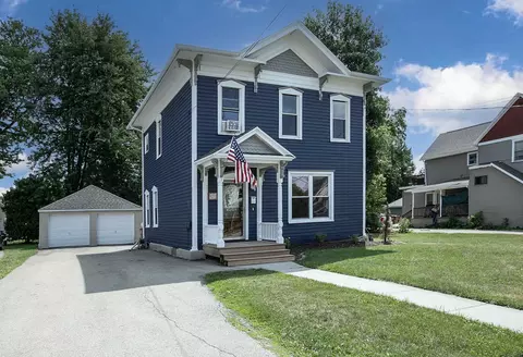 400 Naymut St, Menasha, WI 54952