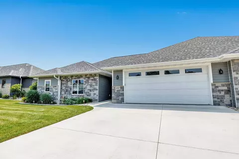 3347 Stone Ridge Dr, Green Bay, WI 54313