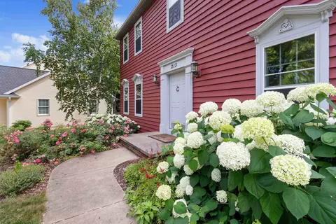 213 E Castlebury Ln, Appleton, WI 54913 photo 2