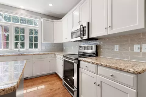 213 E Castlebury Ln, Appleton, WI 54913 photo 6
