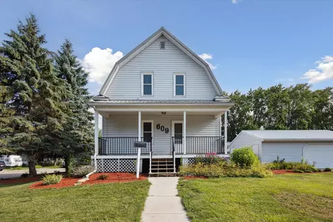 609 Robbins St, Seymour, WI 54165