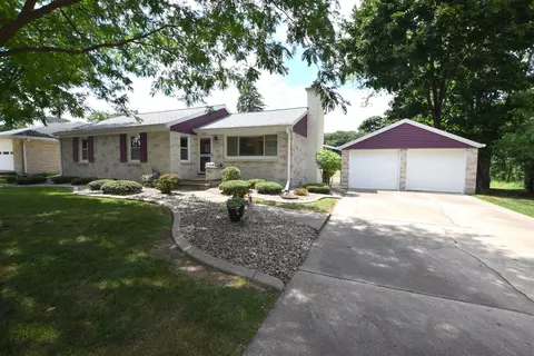 1006 Ernst Dr, Green Bay, WI 54304