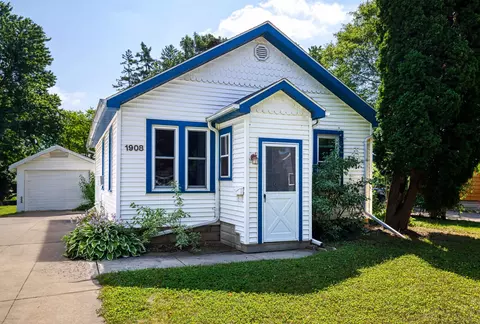 1908 N Erb St, Appleton, WI 54911