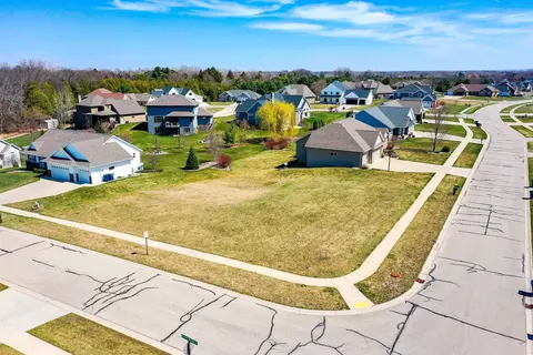 2120 Grey Wolf Ct, Suamico, WI 54313