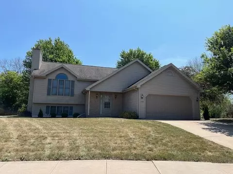 2425 Nicole Ct, Oshkosh, WI 54904