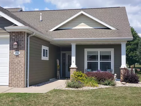 1732 Oak Hollow Ln, Neenah, WI 54956