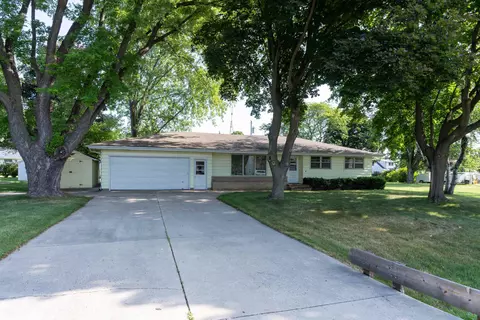 610 W Sunset Ave, Appleton, WI 54911 photo 3