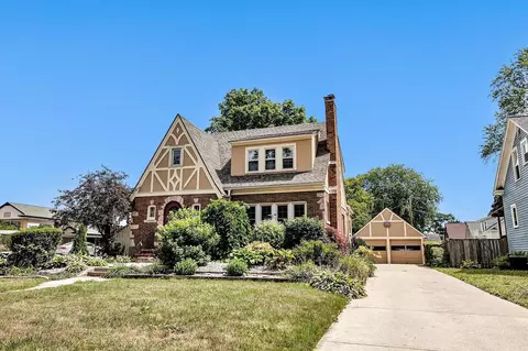 1241 S Jackson St, Green Bay, WI 54301