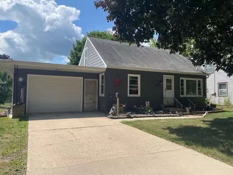 1046 Metomen St, Ripon, WI 54971 photo 3