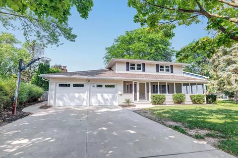 701 E Briar Ln, Green Bay, WI 54301