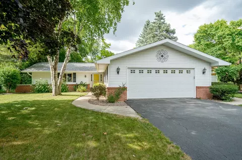 2824 E Crestview Dr, Appleton, WI 54915