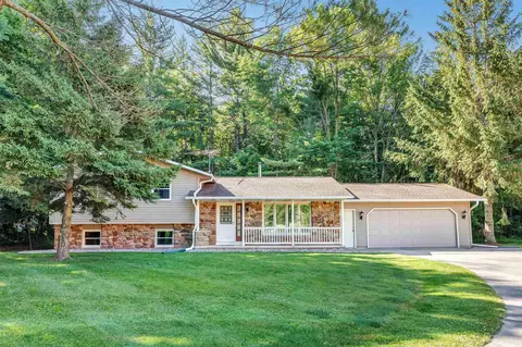 2478 Silver Ln, Green Bay, WI 54311