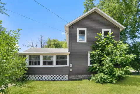 1527 Fox St, Oshkosh, WI 54902