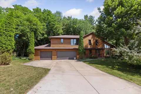 255 Glacier Dr, Green Bay, WI 54302