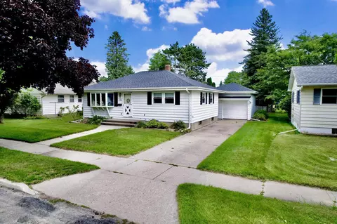 3112 16th St, Menominee, MI 49858