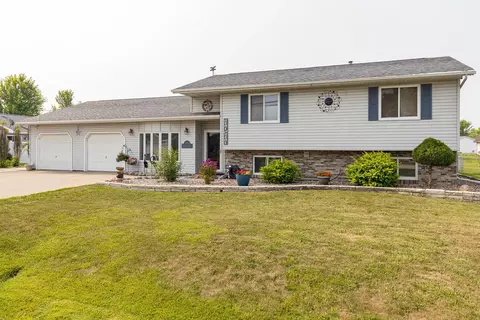 740 E Scott St, Omro, WI 54963