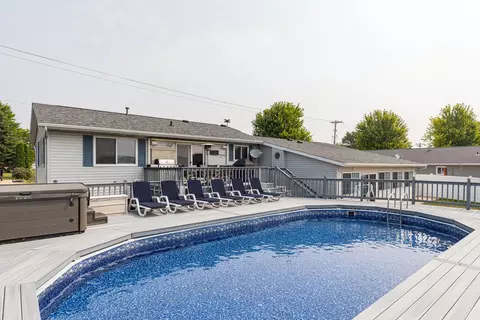 740 E Scott St, Omro, WI 54963 photo 2