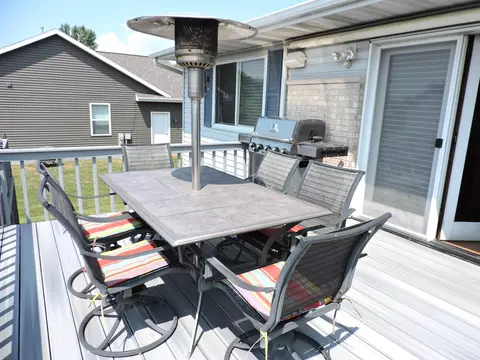 740 E Scott St, Omro, WI 54963 photo 3