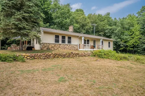 e892 Lauritzen Lane, Waupaca, WI 54981