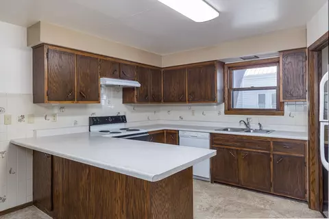 802 W Spring St, Appleton, WI 54914 photo 2