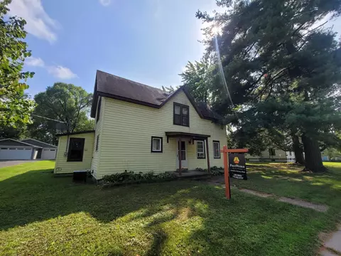 430 E State St, Iola, WI 54945 photo 3
