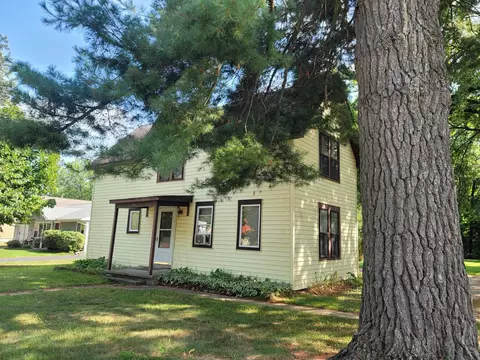 430 E State St, Iola, WI 54945 photo 6