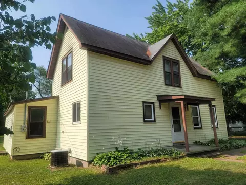 430 E State St, Iola, WI 54945 photo 8